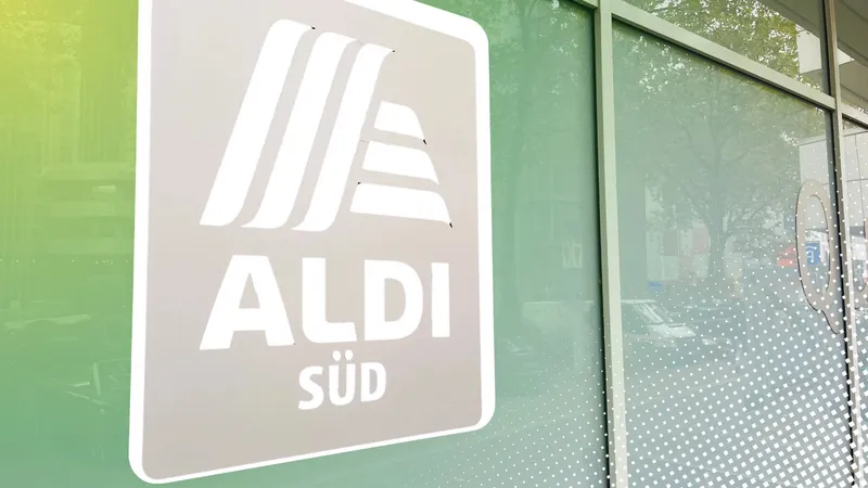 Aldi Süd: Pokémon-Karten vom Set Dunkelnacht bald im Angebot, Jagd auf Mega-Darkrai