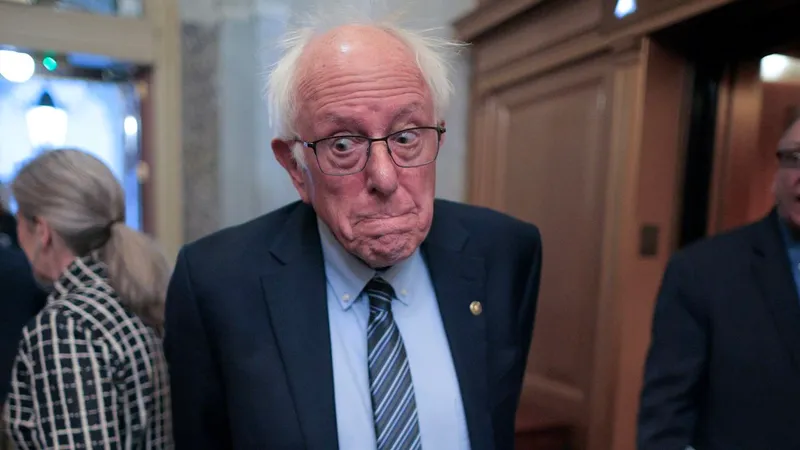 Bernie Sanders wettert gegen Xbox-Entlassungen und Preissteigerungen