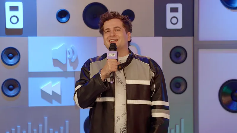 Dropout kündigt MP3 an: TRL-Parodie mit Paul F. Tompkins