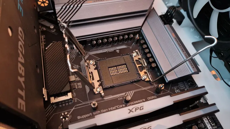 Entwarnung für PC-Schrauber: Intel hält am Sockel LGA 1700 fest