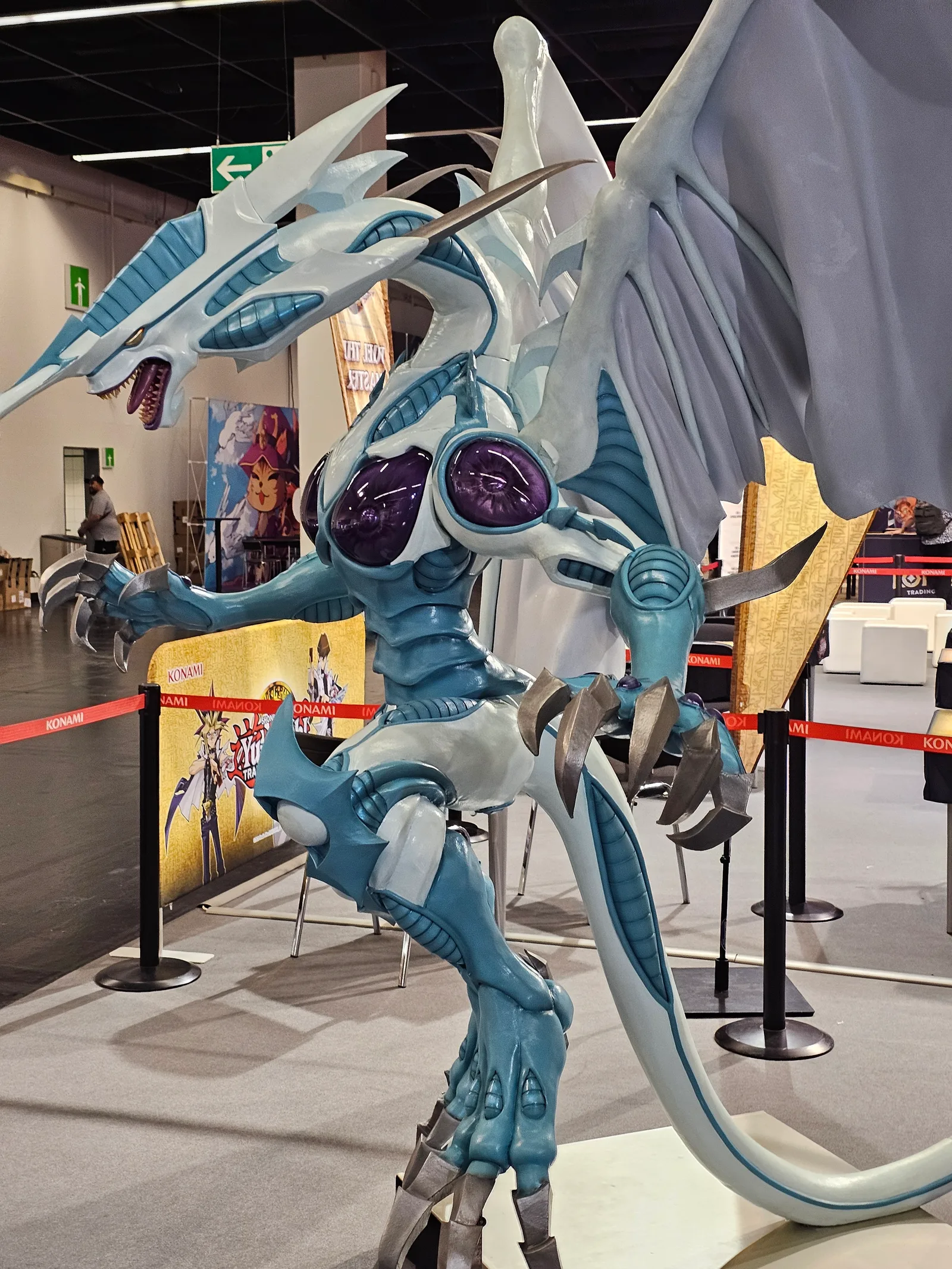 Gamescom 2025: Der Blau-Augige Weisse Drache war groesser als jede Anspielstation