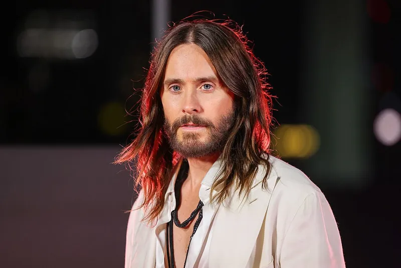 Jared Leto: Schwere Vorwürfe in neuer Doku, Vorwürfe erstrecken sich über Jahrzehnte