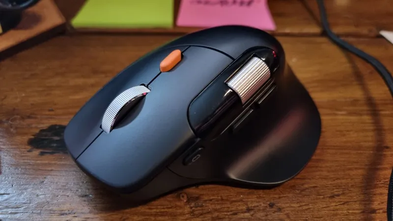 ProtoArc EM25: Ergonomische Maus mit Ecken und Kanten