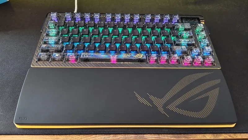 ROG Azoth Extreme Edition: Asus feiert 20 Jahre mit einer Tastatur, die den Geldbeutel schmelzen lässt