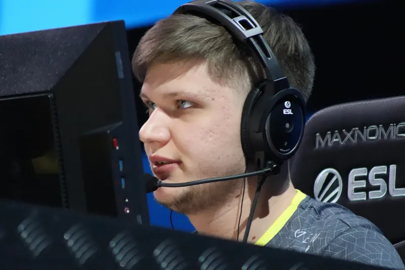 UESF sperrt s1mple und zont1x, ein Jahr Bann wegen Russen-Regel